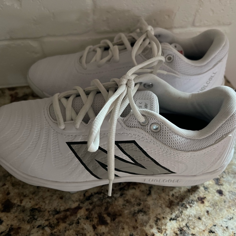 New Balance Softball Baseball molded cleats W8 or M6.5 - Picture 2 of 7